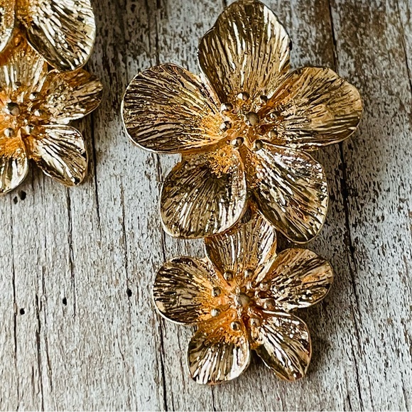 Anthro Blossom Earrings in Brushed Gold - Picture 4 of 5